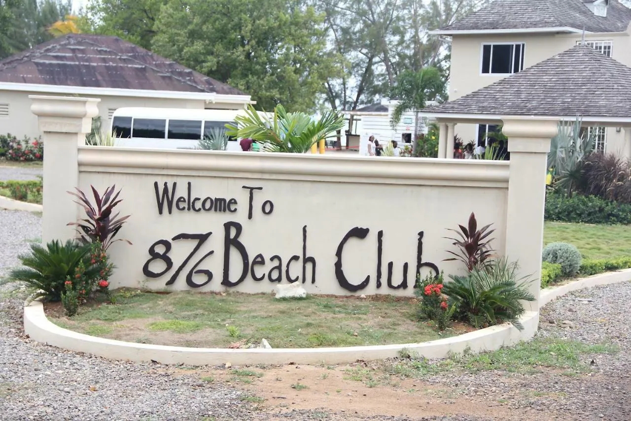 876 Beach Club Hotel The Rock Guest house